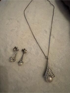 Classic Silver Pearl Drop Pendant Necklace and Earrings Set